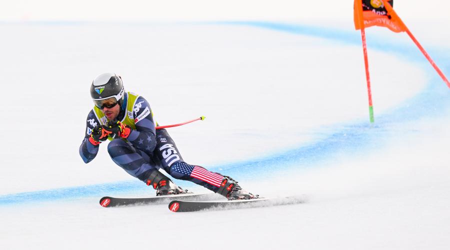 alpine skier